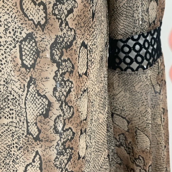 Annalee & Hope / Snake Bell Sleeve Puff Shoulder - Picture 7 of 8